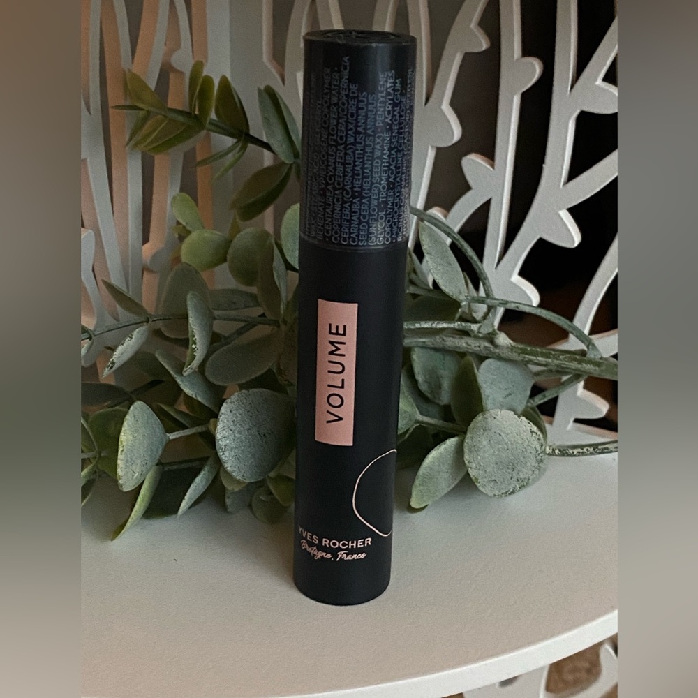Yves Rocher Volume black mascara in NOIR